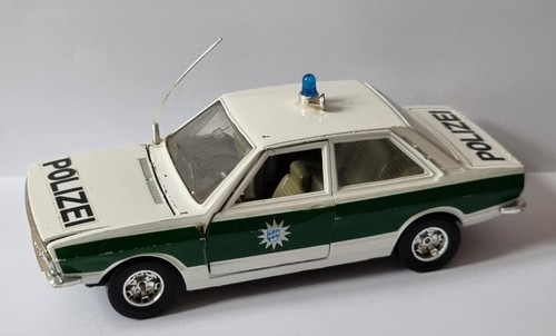 Coche modelo de metal Bburago 0106 - AUDI 80 GT - policía - 1:24 - buen estado - Imagen 2 de 6