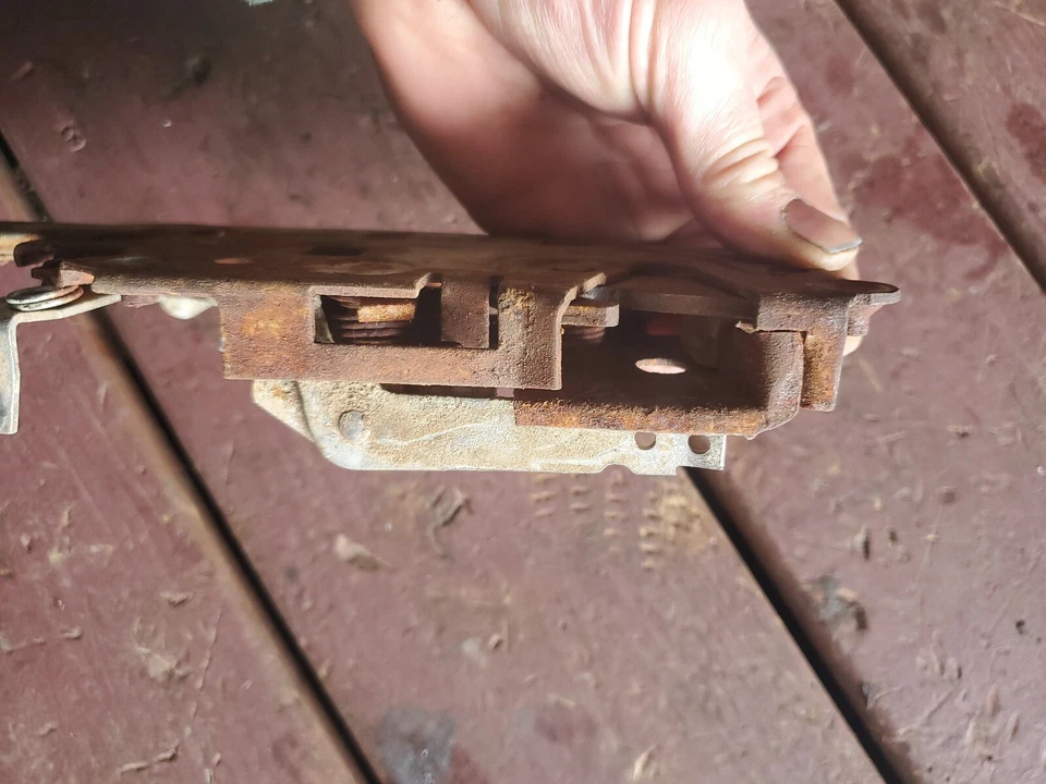 Cadillac Deville Fleetwood 1965 OEM cierre de capó  Foto 4 de 4