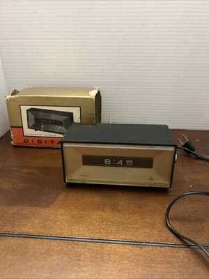 Lux Vintage Clock Modernist 60 s Flip Roller Clock Atomic Age Interior WORKS
