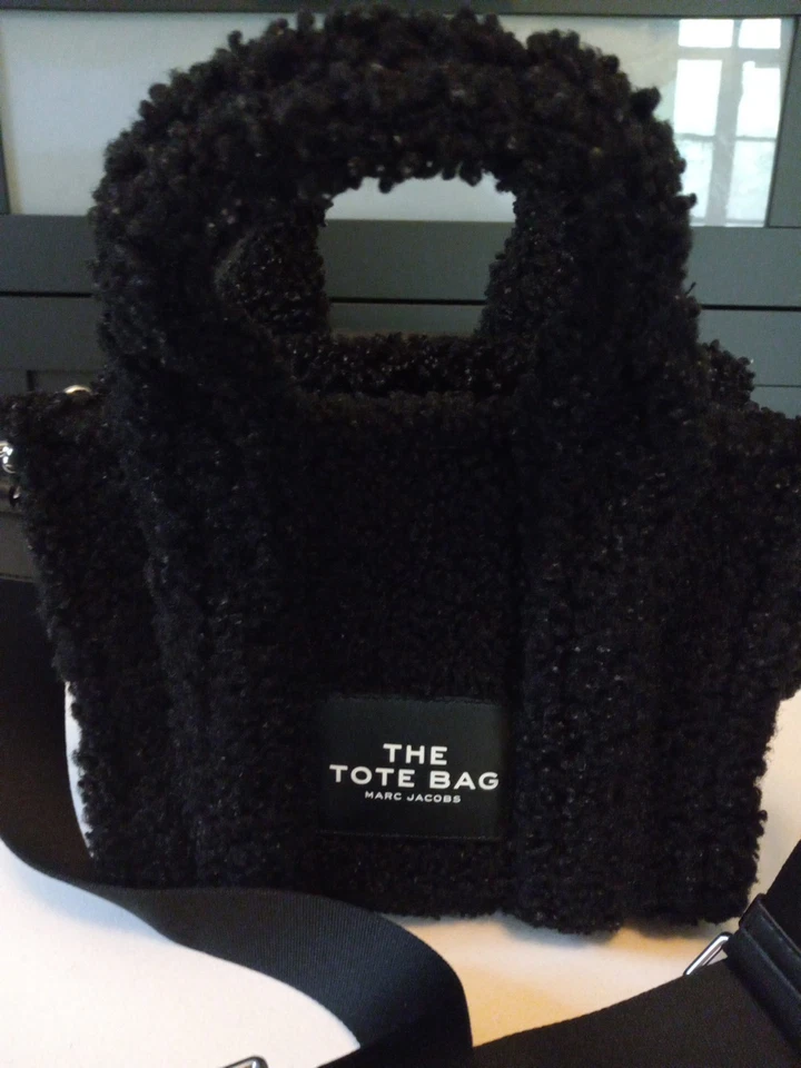 Bolso de Mano de Peluche Marc Jacobs Pequeño Negro Foto 2 de 4