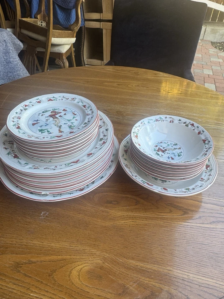 Juego de vajilla FarberwareWhiteChristmas '95 41 piezas tazas cuencos Katherine Bukovskiy Foto 4 de 4