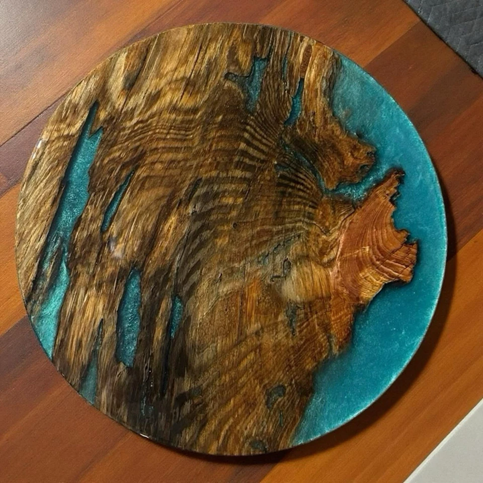 "Mesa auxiliar hecha a mano de 18"" redonda de pino amarillo y azul Okinawa solo epoxi" Foto 2 de 4