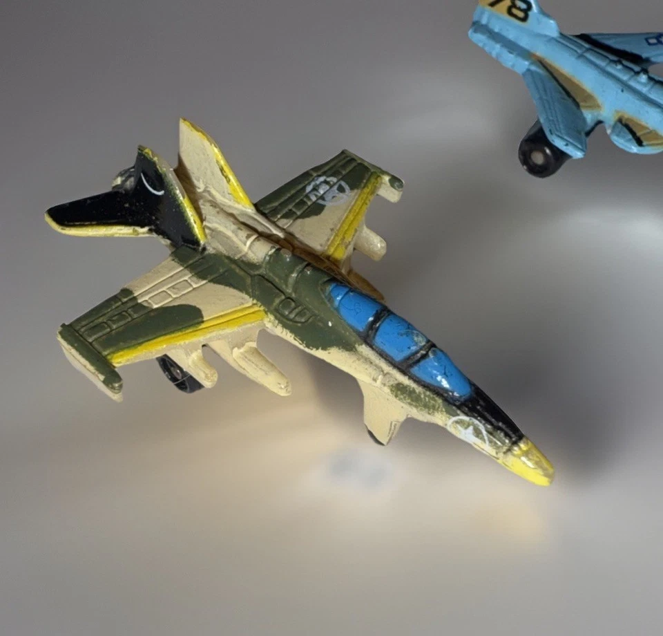 Micro machines F 18 Hornet 1987/X 19 / B-1B / Pt 119/Debie Speedboat Lot - Image 2 of 4