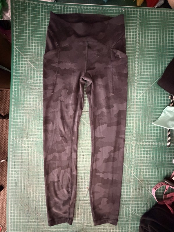 Lulu Lemon Black And Grey Camo Skinny Leggings, Size Small