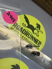 VINTAGE UNIVERSAL HO SCALE SLOT CAR ALUMINUM WHEEL PARTS / USED