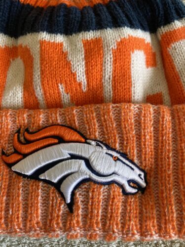 NUOVO Denver Broncos arancione New Era sul campo sport maglia polsino pom cappello foderato in pile - Foto 3 di 8