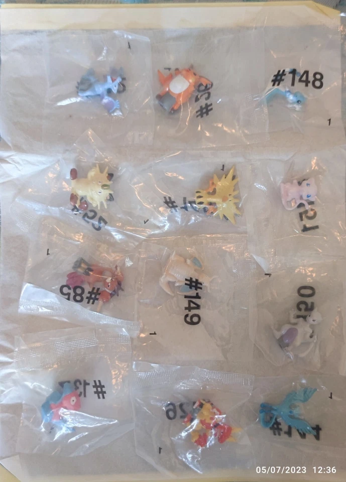 Pokemon Hasbro Small Figures Collectibles MINT Mystery Poke Packs 1999 Nintendo - Image 4 of 4