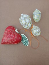 3er Set Deko Hänger Eier Blumen H. 12, 11 und 9 cm + Herz aus Holz