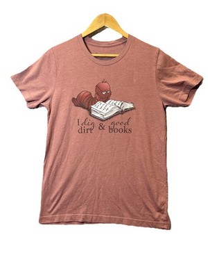 Book Nerd Slogan Tee Shirt  I Dig Dirt and Good Books  Book Tok Reading