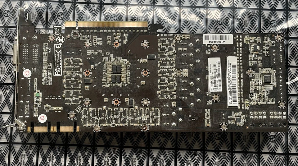 Gainward NE5X580010CB-1100F GeForce GTX 580 1.5GB HDMI PCIe Graphics Card - Image 2 of 4