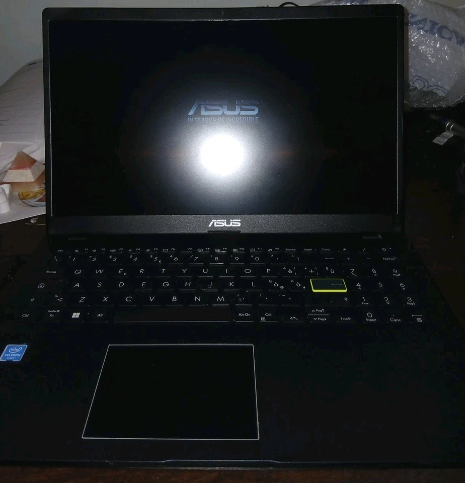 ASUS VivoBook E510MA – 15,6" FHD, Celeron, 4GB RAM, 128GB, Win11, Batteria Nuova - Immagine 3 di 4