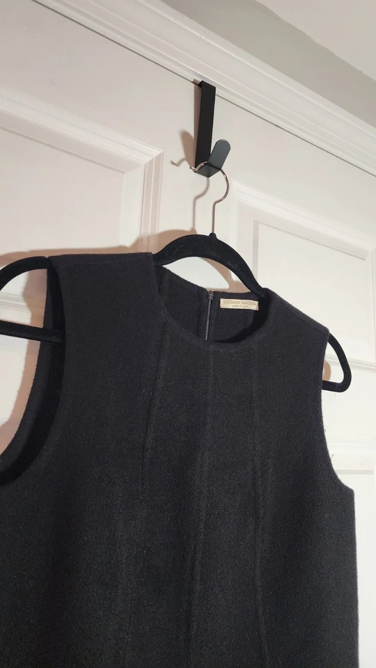Top sin mangas Luciano Barbera 100 % cachemir Italia negro con cremallera trasera talla 8. Aprox Foto 3 de 4