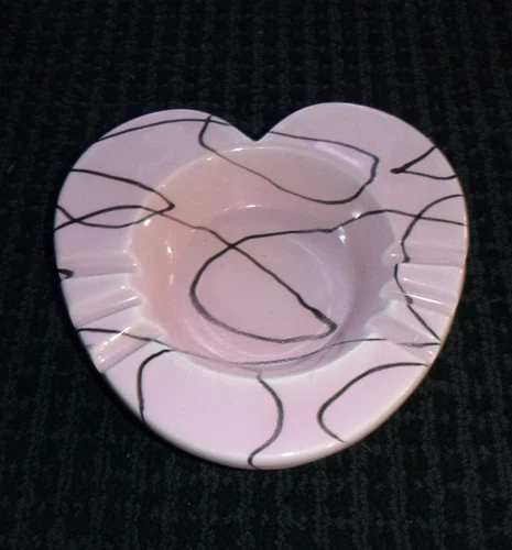 Vtg 50s Pink HULL Ceramic Heart Shaped Ashtray USA #18