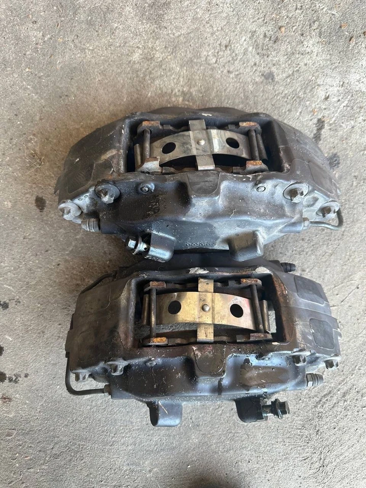 Pinzas de freno delanteras Chevrolet Camaro SS 2010-2015 Brembo - OEM Foto 3 de 4