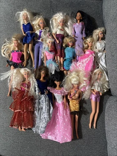 LOT OF 14 VINTAGE MATTEL BARBIE DOLLS WITH CLOTHES OUTFITS Barbie Lot