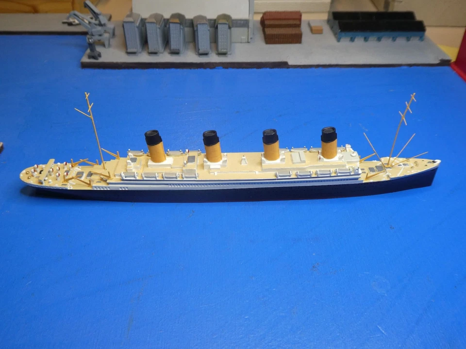 Passagierschiff Titanic (GB) in 1:1250 Hersteller Mercator Nr. M. 404