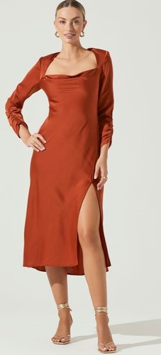Neu ASTR The Label Gracie langärmeliges Ausschnitt Satin Midi Kleid - Bild 2 von 5