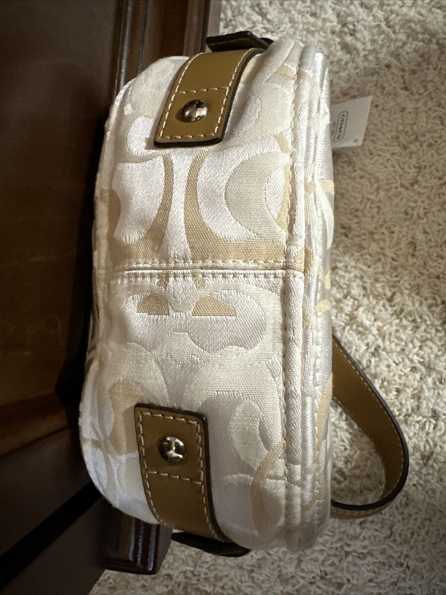 Authentic COACH Zoe Optic Sig Tp Hnd F44109 Brand New With Authentic COACH Zoe Optic Sig Tp Hnd F44109 Brand New With