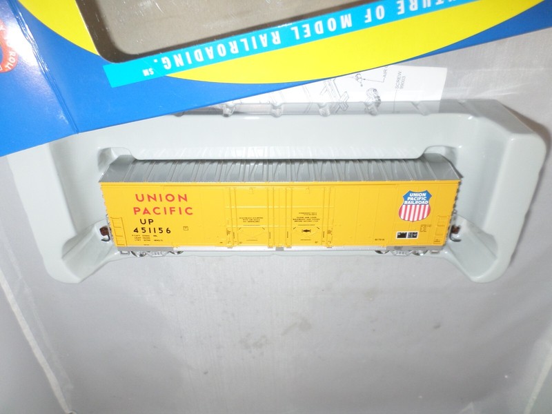 Athearn R-T-R HO Union Pacific UP 50' DPD Box C/U Yellow w-Silver Ends #451156
