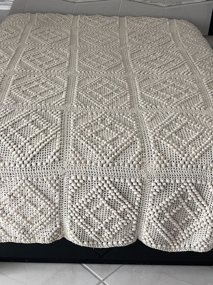 "Manta de cama vintage hecha a mano de lana tejida a mano Bobble Diamonds 96"" X 98""" Foto 2 de 4