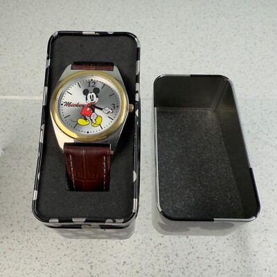 NEW Vintage Disney Mickey Mouse MCK623 Pointing Hands Leather Band Men's Watch