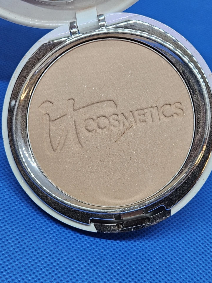 it Cosmetics Celebration Illumination Foundation TAN 0.30oz (SLIGHT FLAW) - Image 4 of 4