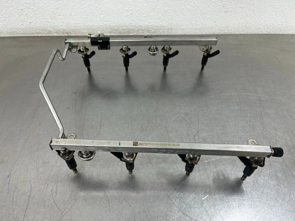 10-13 MERCEDES BENZ E550 5.5L V8 FUEL RAIL WITH INJECTORS OEM GENUINE Foto 2 de 4