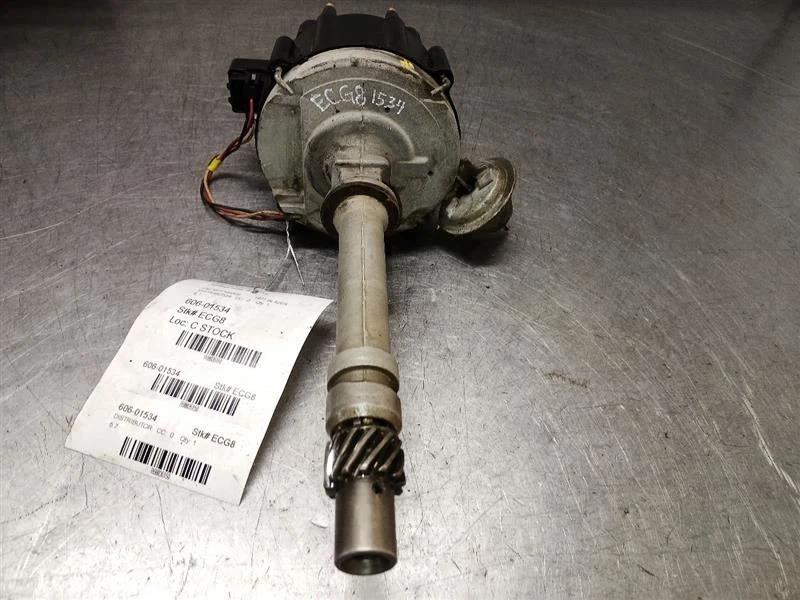 Distributor from 1977 Chevrolet Blazer 5.7L 8835150 - Image 2 of 4