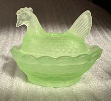 Boyd Art Glass Chick Salt Peridot Satin  61 glows