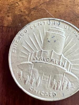 Rare Chicago World s Fair Walgreen medal 1934  (B2023B)