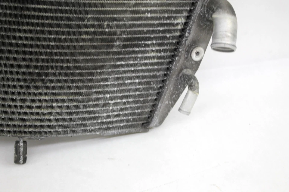06-07 Suzuki GSXR750 Radiator OEM Foto 3 de 4