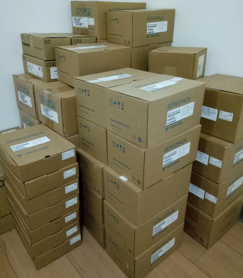 Yaskawa SGDV-1R6A11B AC Servo Drive SGDV1R6A11B New In Box Expedited Shipping - image 3 of 4