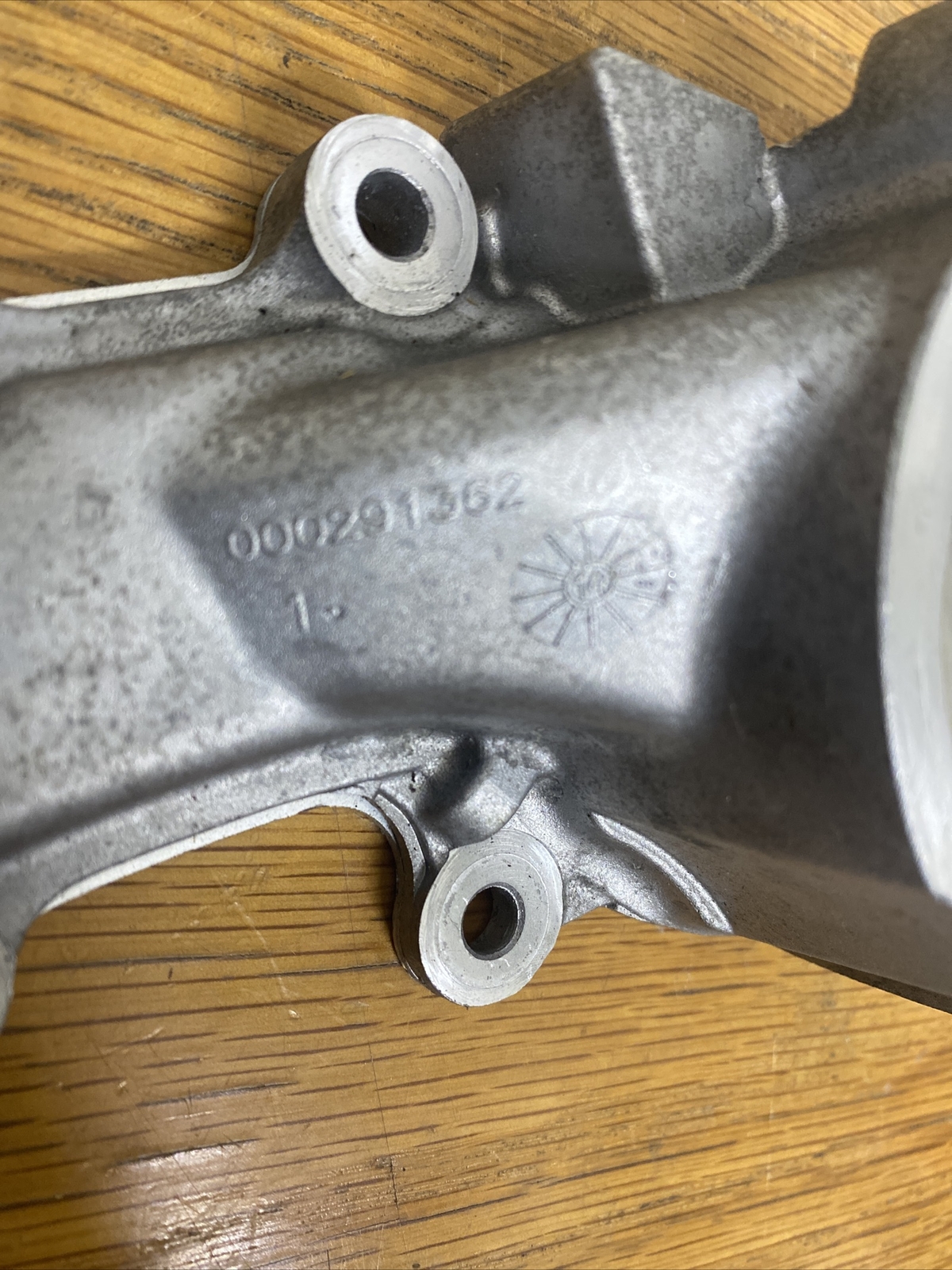 2016 Maserati Qauttroporte S Q4 Thermostat Housing 000291362 14-18