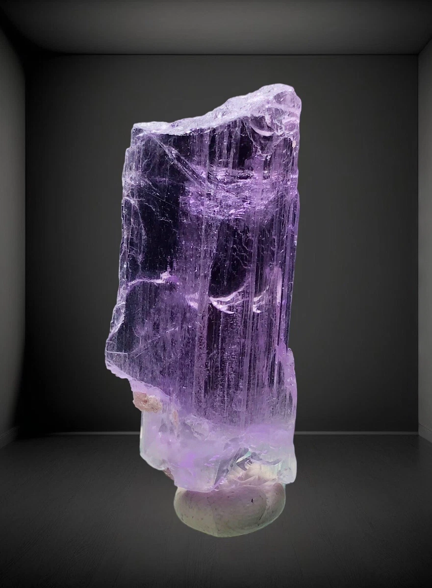 27.6 GRM BEST QUALITY NATURAL COLOUR KUNZIT CRYSTAL FROM KUNAR AFGHANISTAN