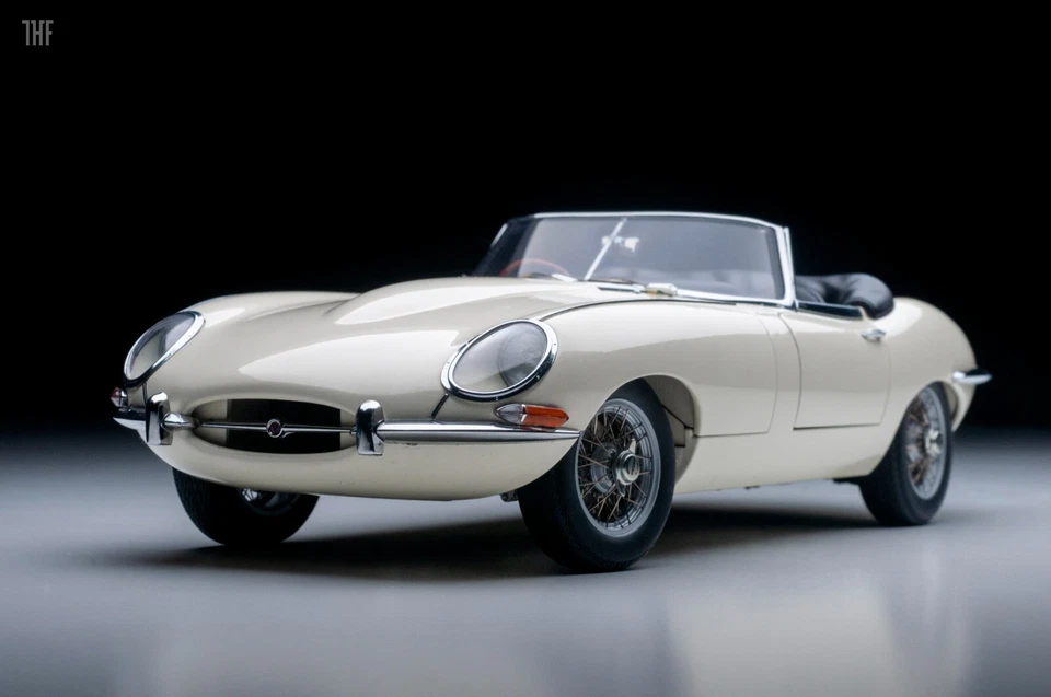 1/18 AUTOart Jaguar E-type Roadster Series I-73603 - Immagine 3 di 4