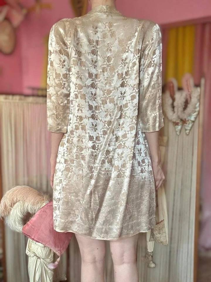 Vintage 40s/50s Champagne Floral Brocade Robe Jacket, Open Front, Size L - Изображение 3 из 4