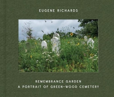 Eugene Richards: Remembrance Garden - 9781636811130