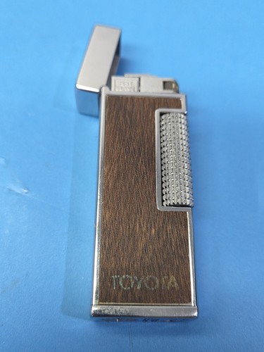 Vintage Price Edward Roll-Off Lighter Wodd/Chrome 79" Toyota Dealer Advertising