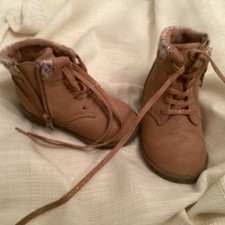 cat and jack girls boots Size 5
