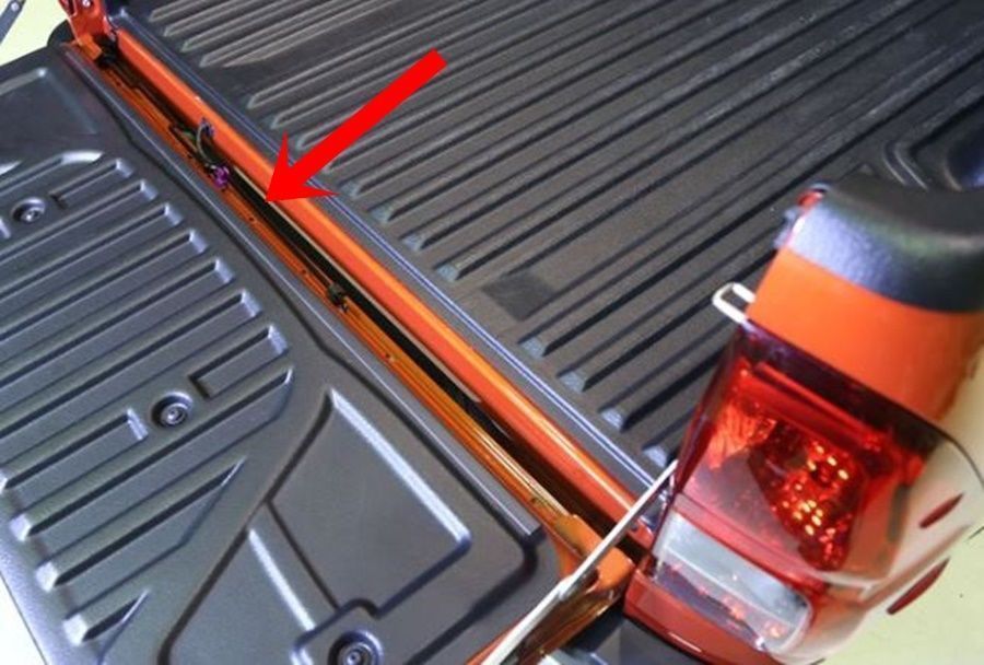 Labor Saving Open-close Tailgate Genuine for Toyota HILUX REVO M70  