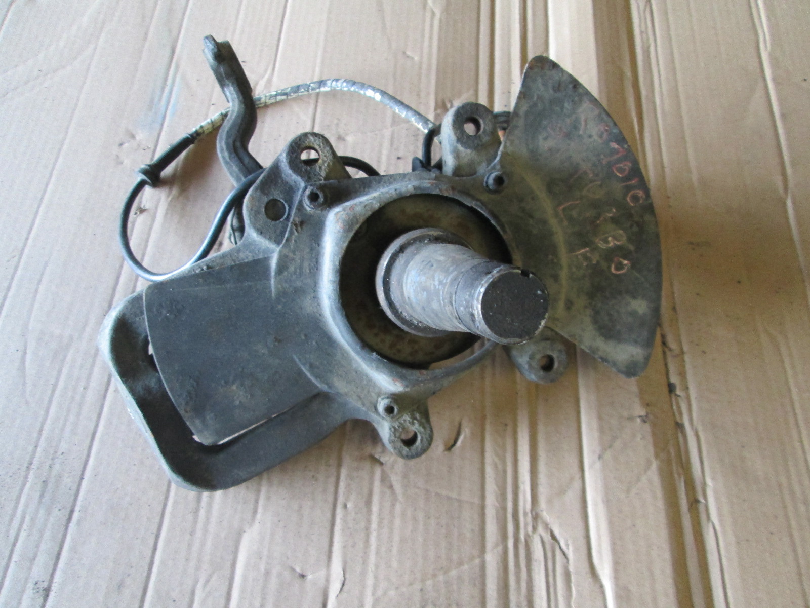 Bentley - Turbo R 91 - LH Front Hub Holder / Knuckle / Spindle / 