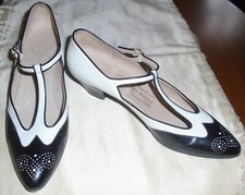 VINTAGE 1970s MOD BRUNO MAGLI T-STRAP WINGTIP PUMPS SHOES MADE IN ITALY 7 AA