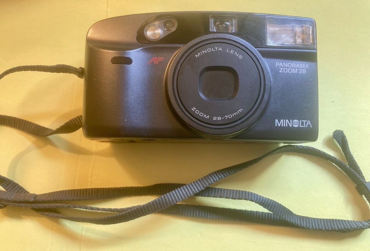 Minolta PANORAMA ZOOM 28 Point & Shoot 35mmFilm Camera Near