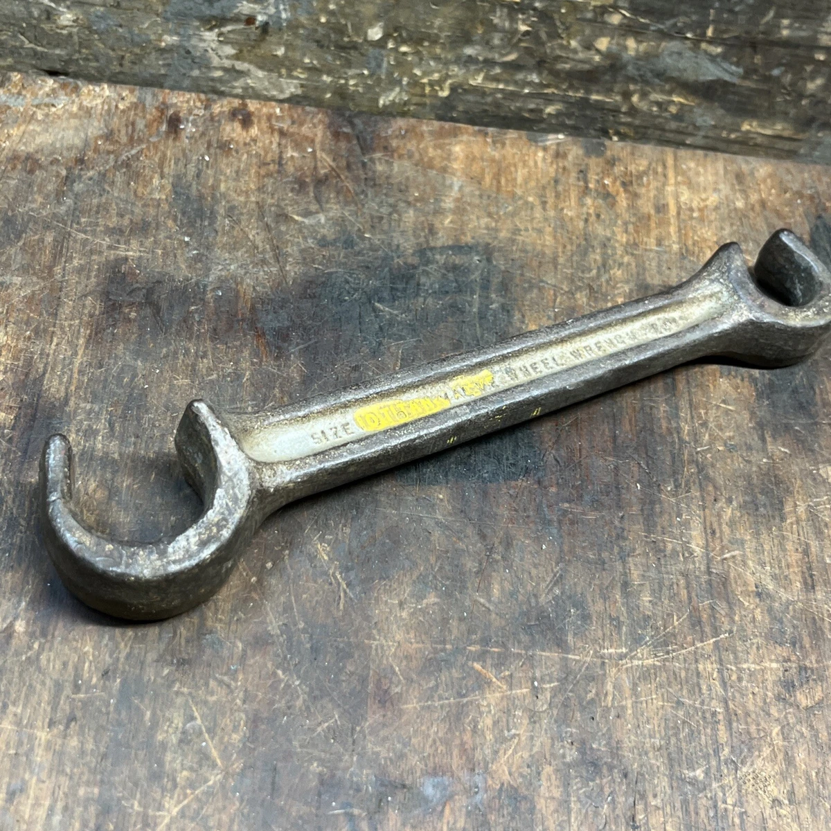 Valve wheel wrench outlet