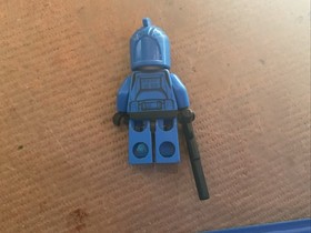 Mint condition Lego Star Wars Minifigure: Senate Guard With Gun