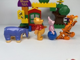LEGO Duplo 2987 Winnie The Pooh  Welcome To The Hundred Acre Wood 1999 Complete