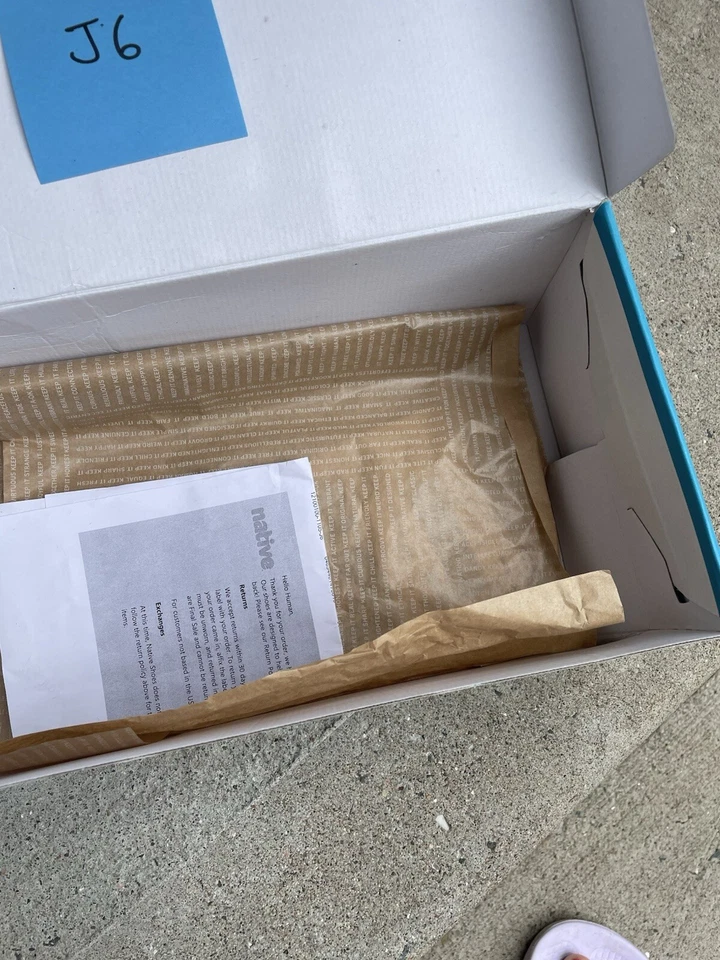 NATIVE Youth 'JEFFERSON' Preto/Branco SLIP-ON J6 - Imagem 4 de 4