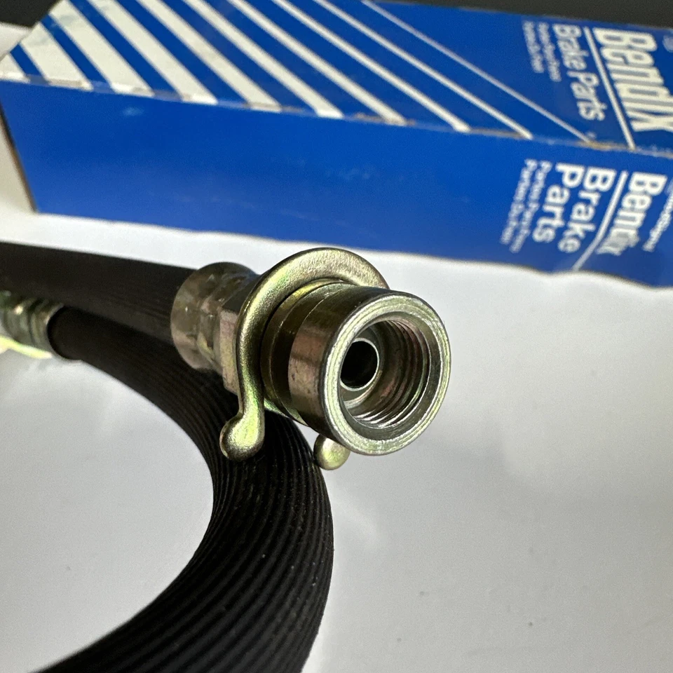 Manguera hidráulica de freno central trasero Bendix 88486 - Camiones GM 1967-1970 Foto 3 de 4