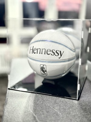 Hennessy NBA Basketball Weiss Babyblau Größe 7 Spalding Wilson