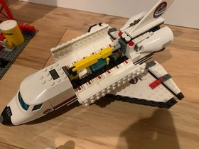 LEGO CITY: Space Centre (3368) & Space Shuttle (3367)